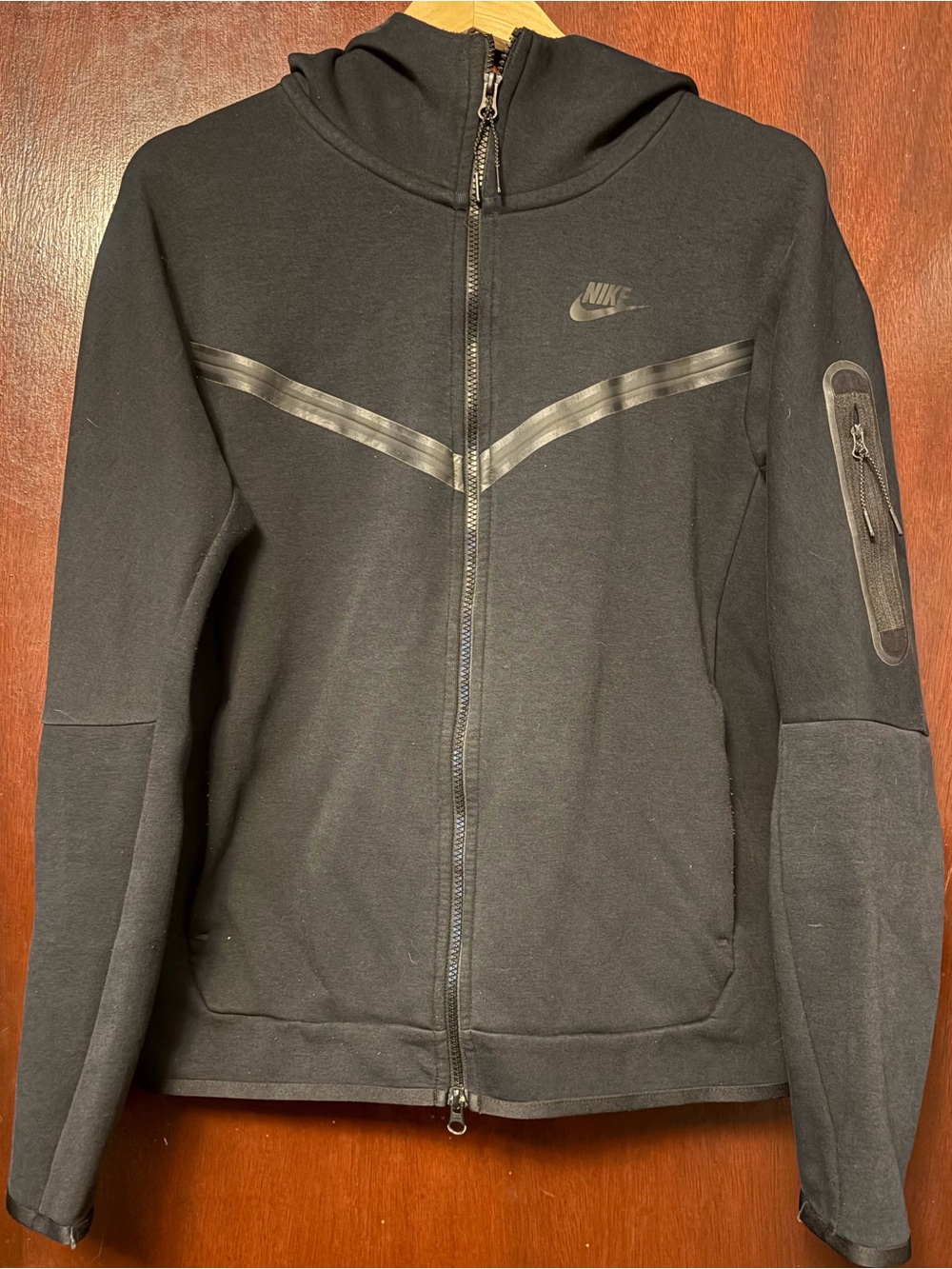 Men’s Nike Black Full‑Zip Hooded Jacket with Reflective Chevron
